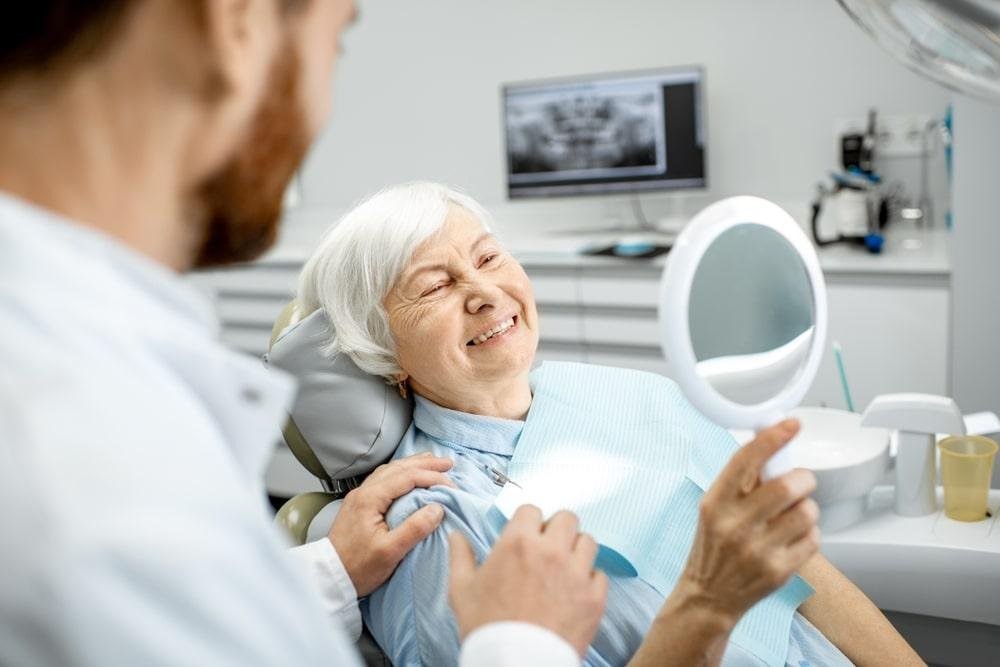 ImplantologÃ­a dental en la tercera edad, Â¿es recomendable?